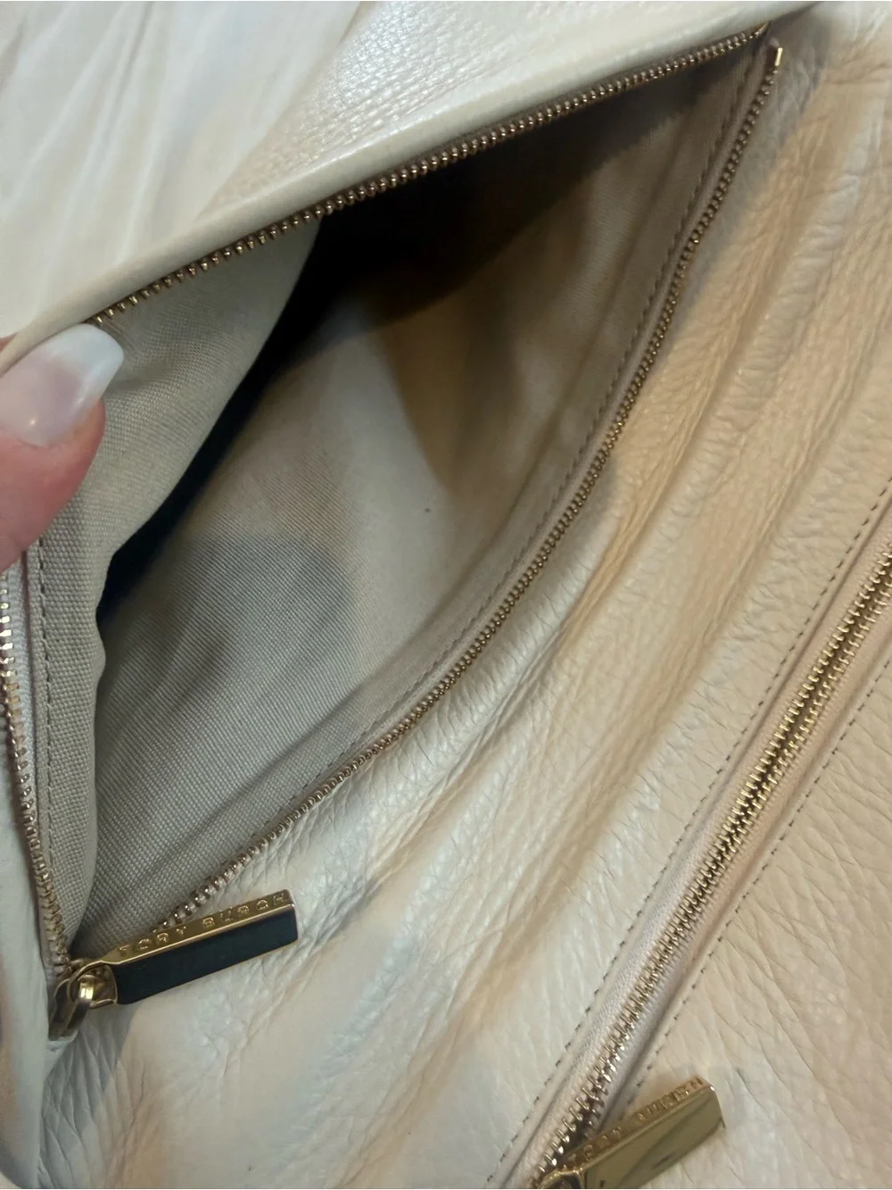 Tory Burch Ivory/Beige Pebbled Leather Shoulder Bag with Gold Logo